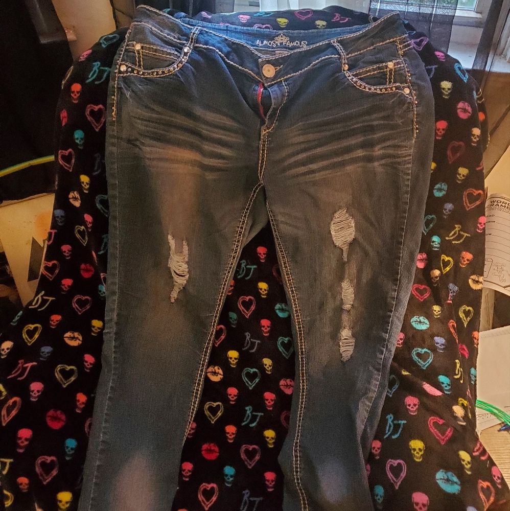 Almost Famous Plus Size Skinny Jeans Stretch size 22 EUC